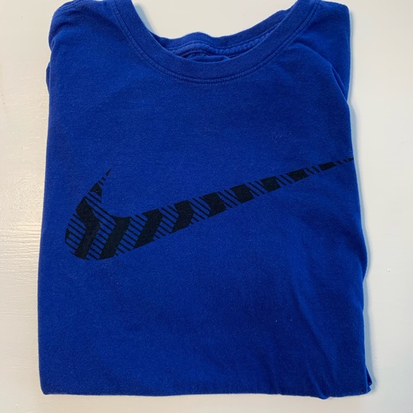 Women’s Nike Tee - Picture 2 of 4